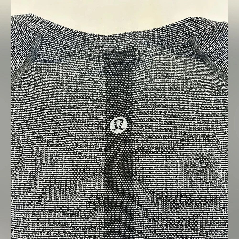 LuluLemon Swiftly Tech Long-Sleeve Glitter Shirt 2.0 Hip Length - Picture 6 of 6